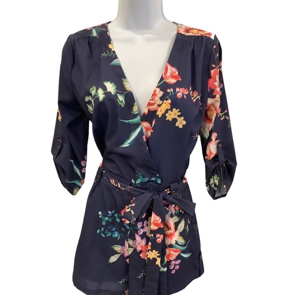 💜Yumi Kim Navy Floral Shorts Jumper SIZE S - Picture 2 of 3